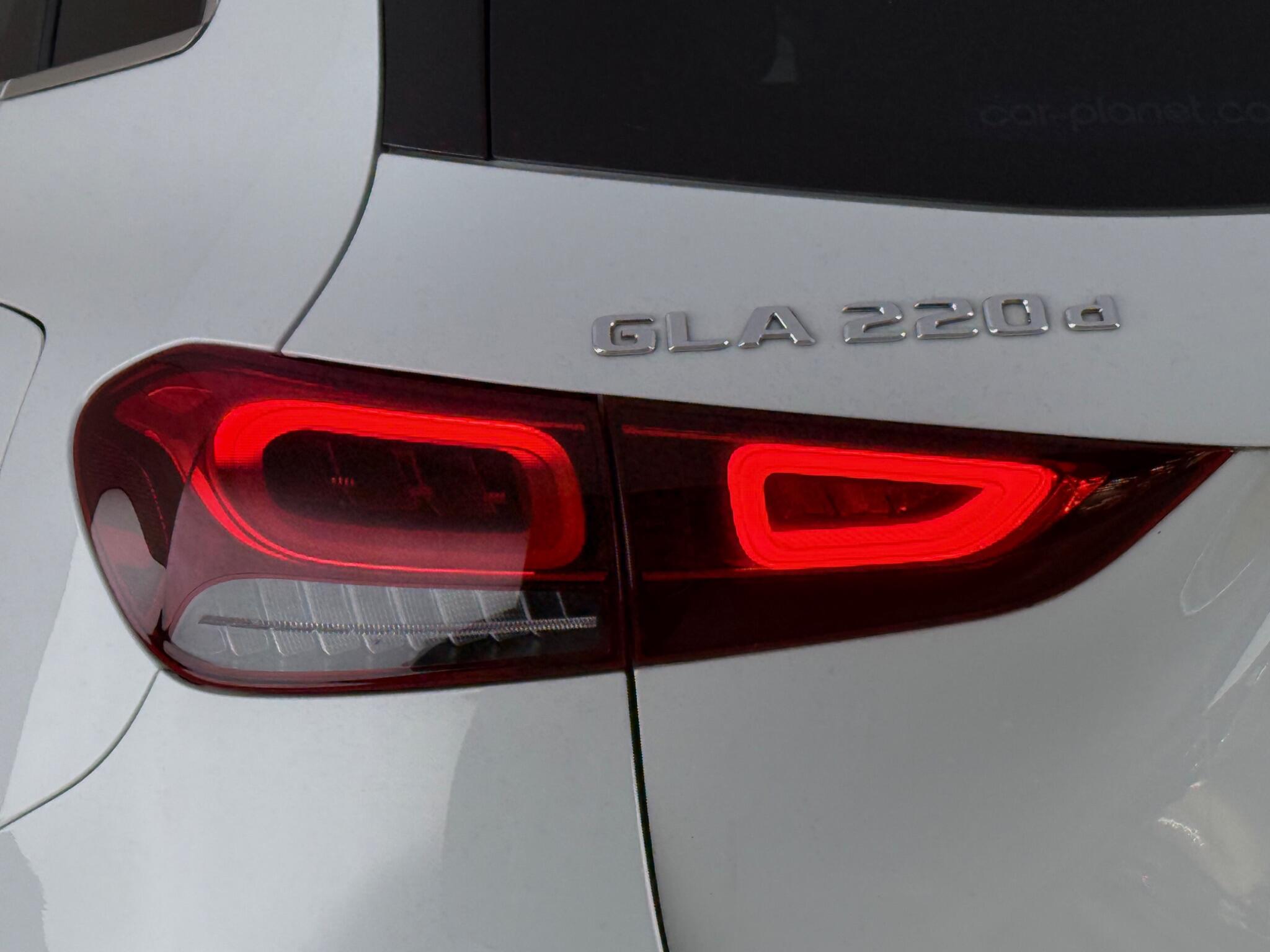 Mercedes-Benz Gla view 12