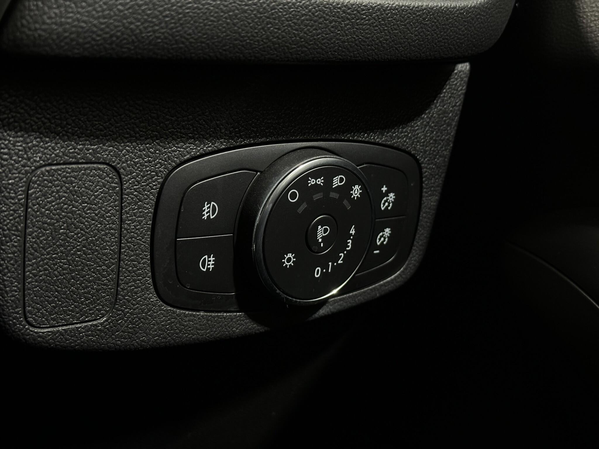 Ford Focus view 18