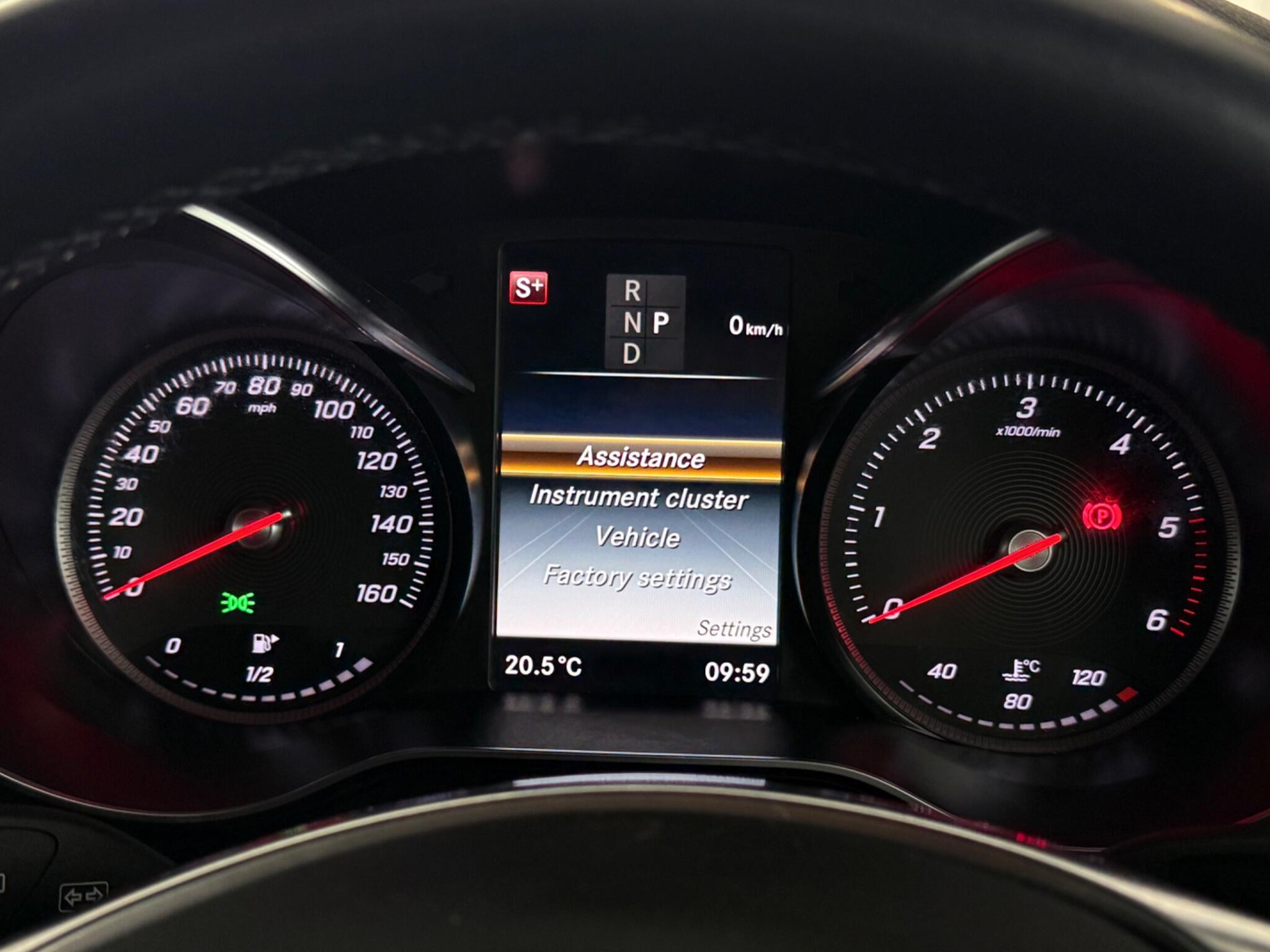 Mercedes-Benz GLC view 16