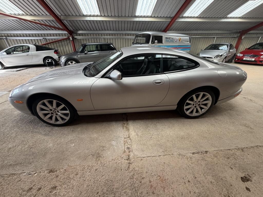 Jaguar XK8 view 10