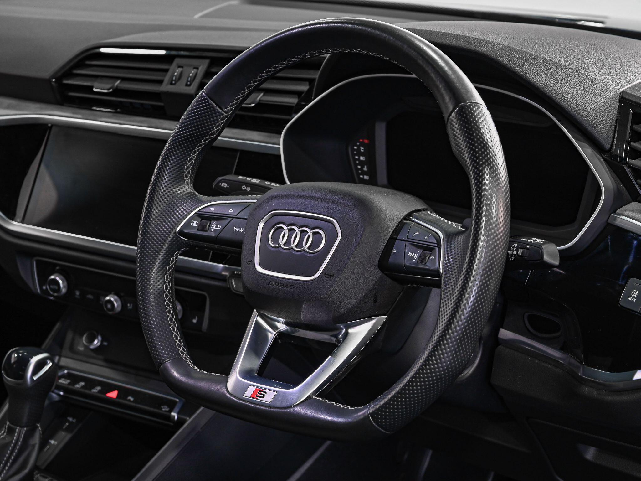 Audi Q3 view 7
