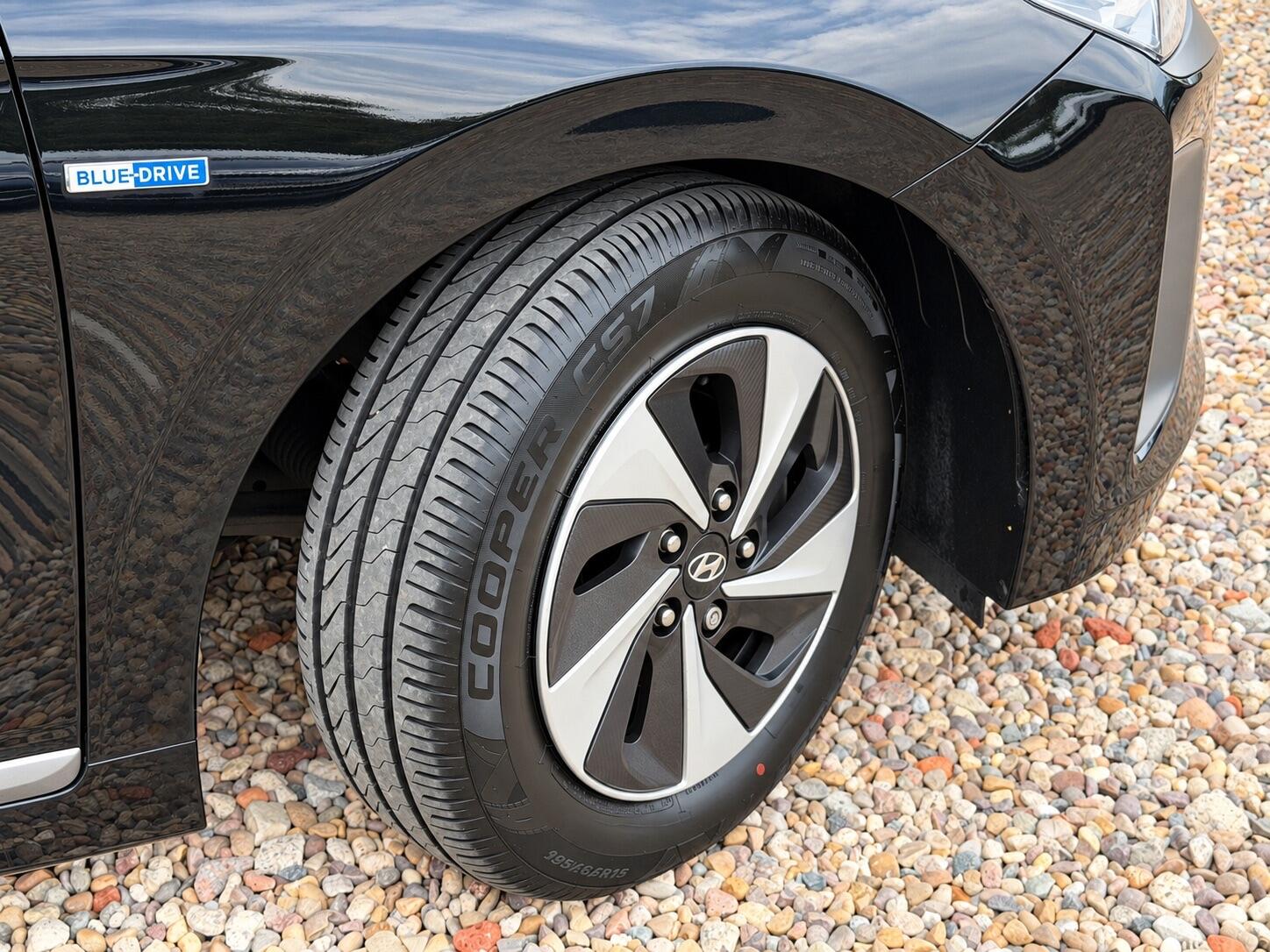 Hyundai Ioniq view 11