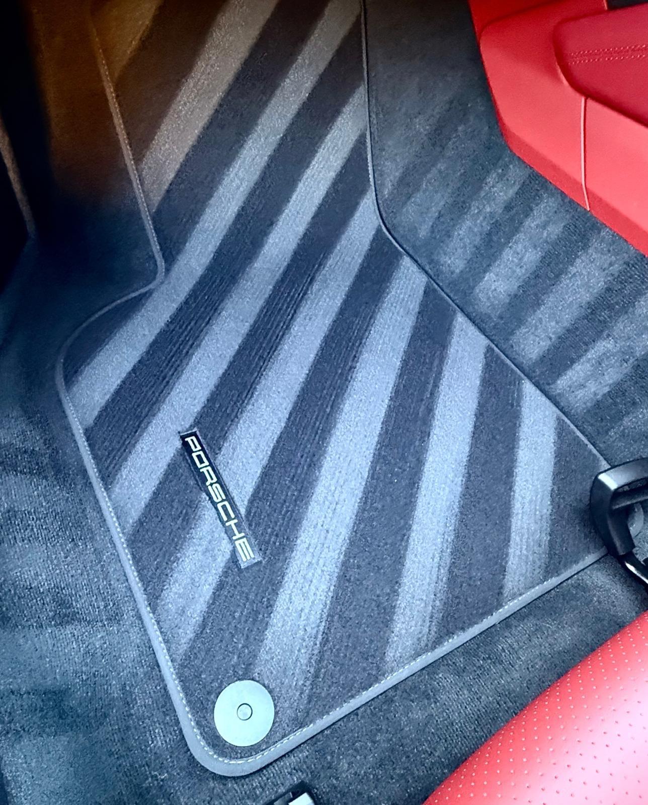 Porsche 911 view 26