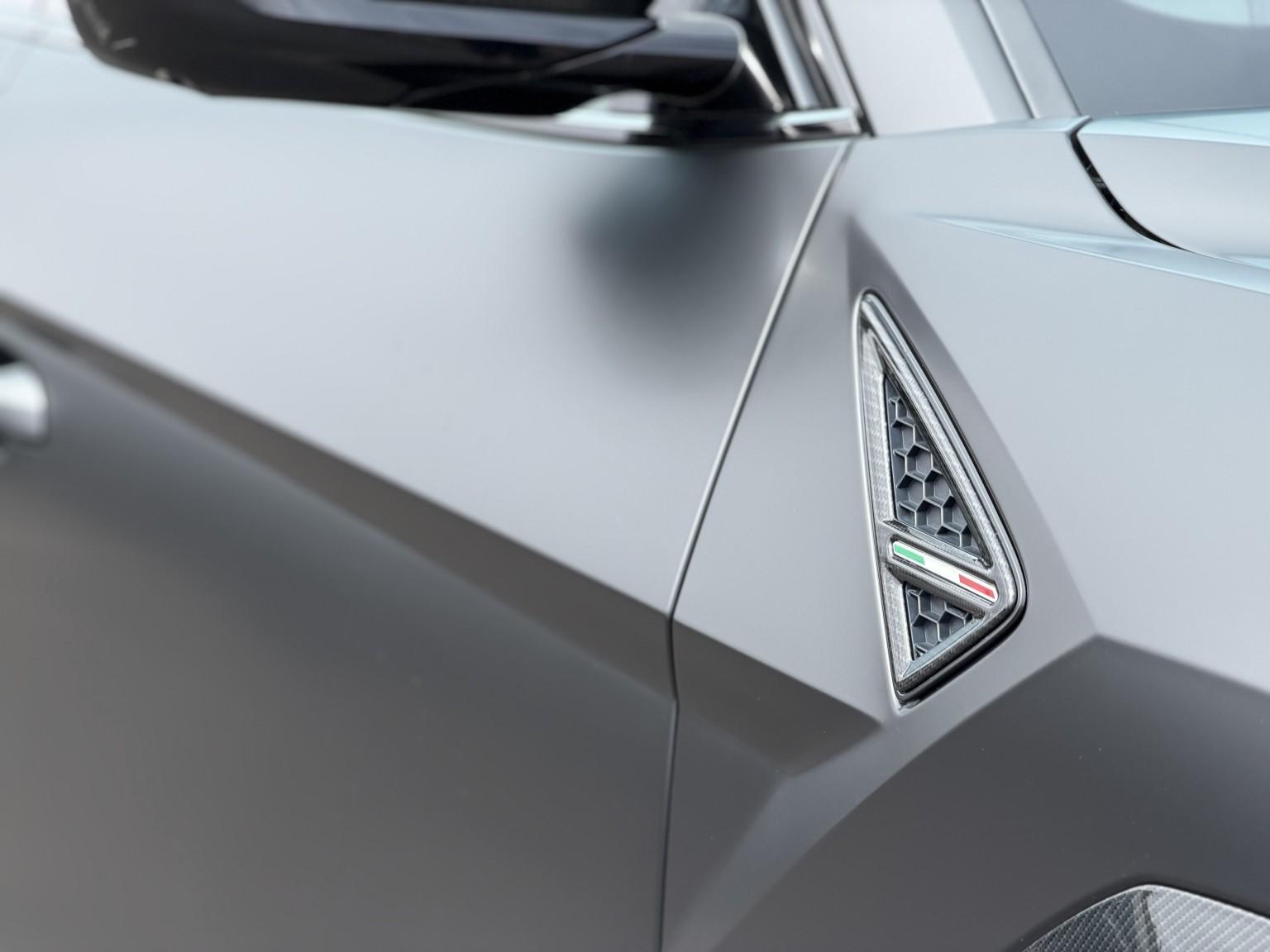 Lamborghini Urus view 13