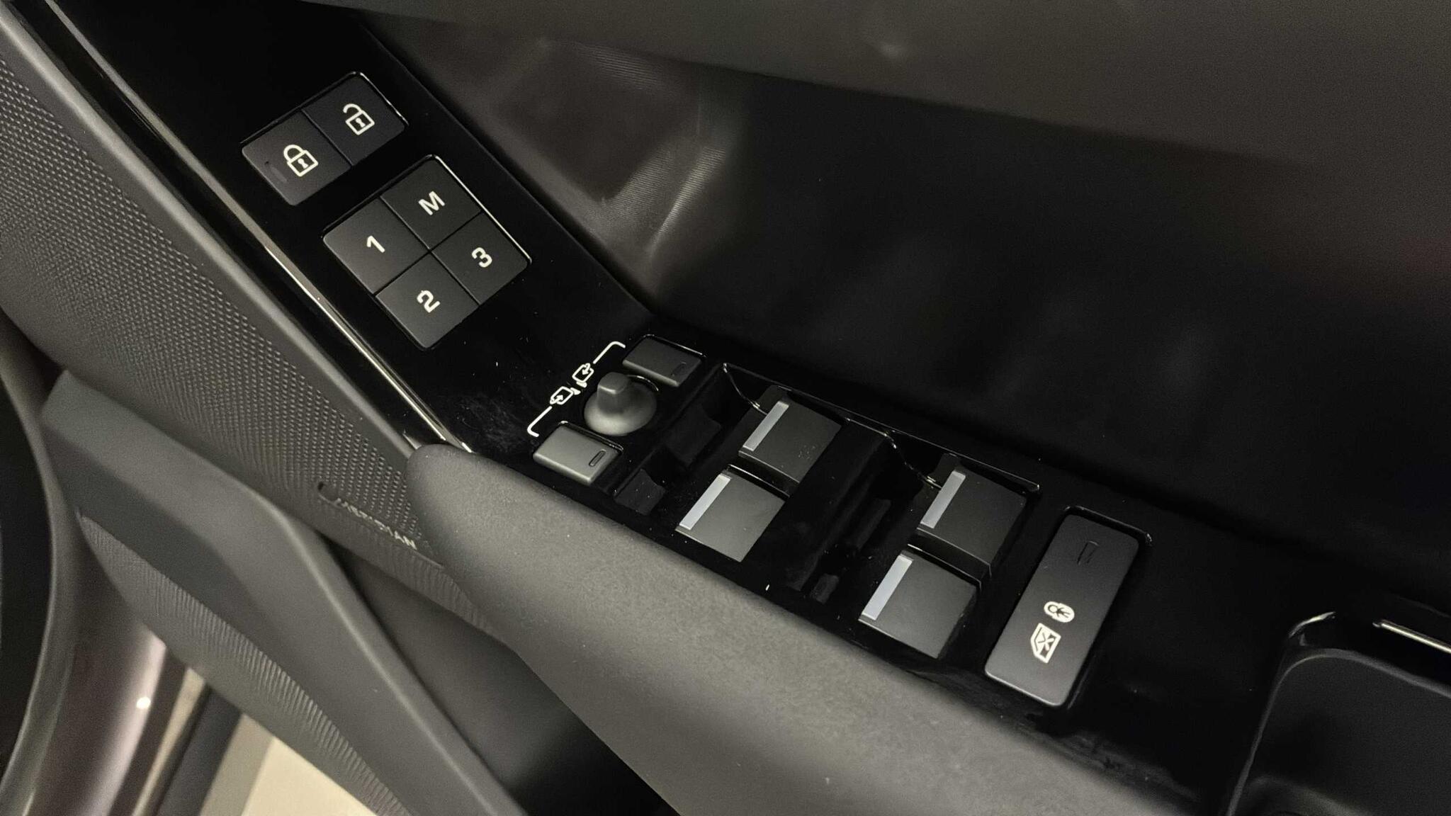 Land Rover Range Rover Velar view 29