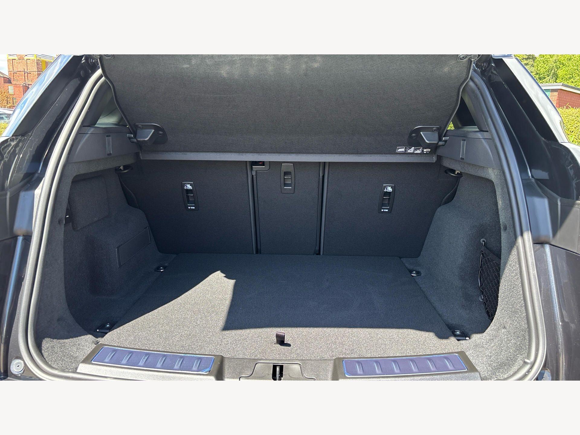Land Rover Discovery Sport view 12