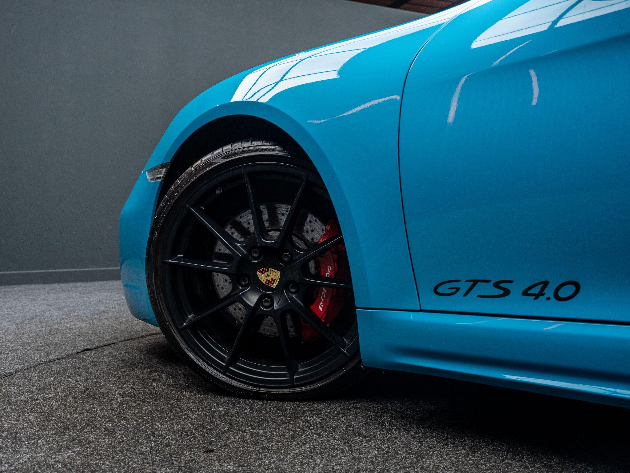Porsche Cayman view 13