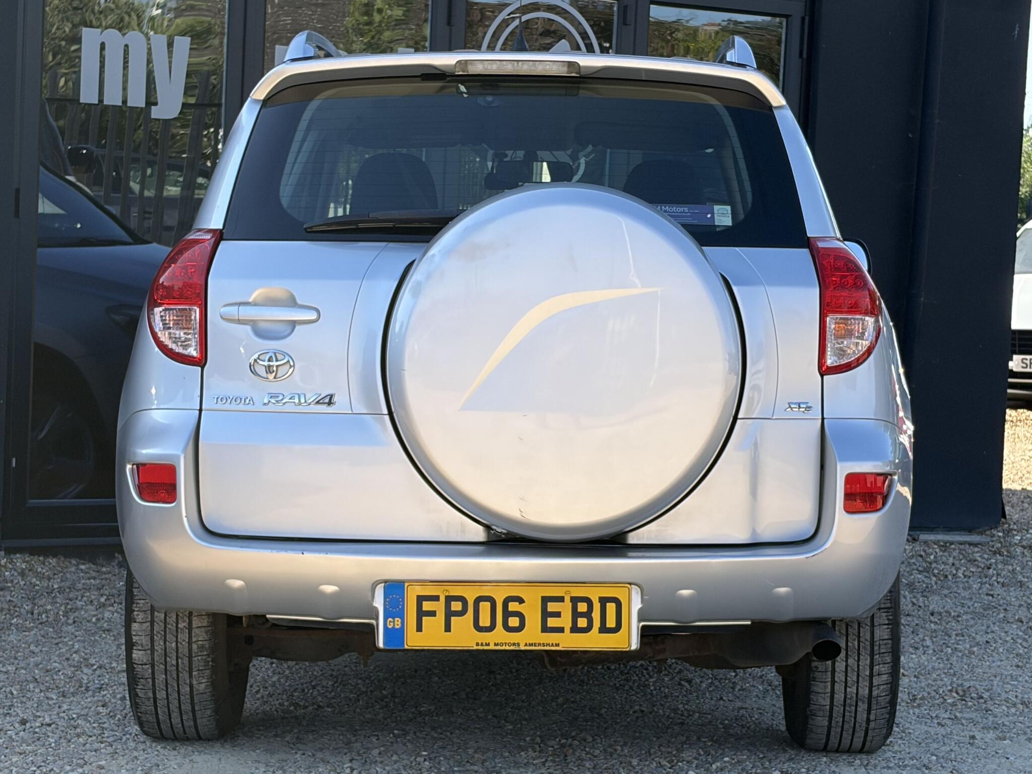 Toyota Rav4 view 8