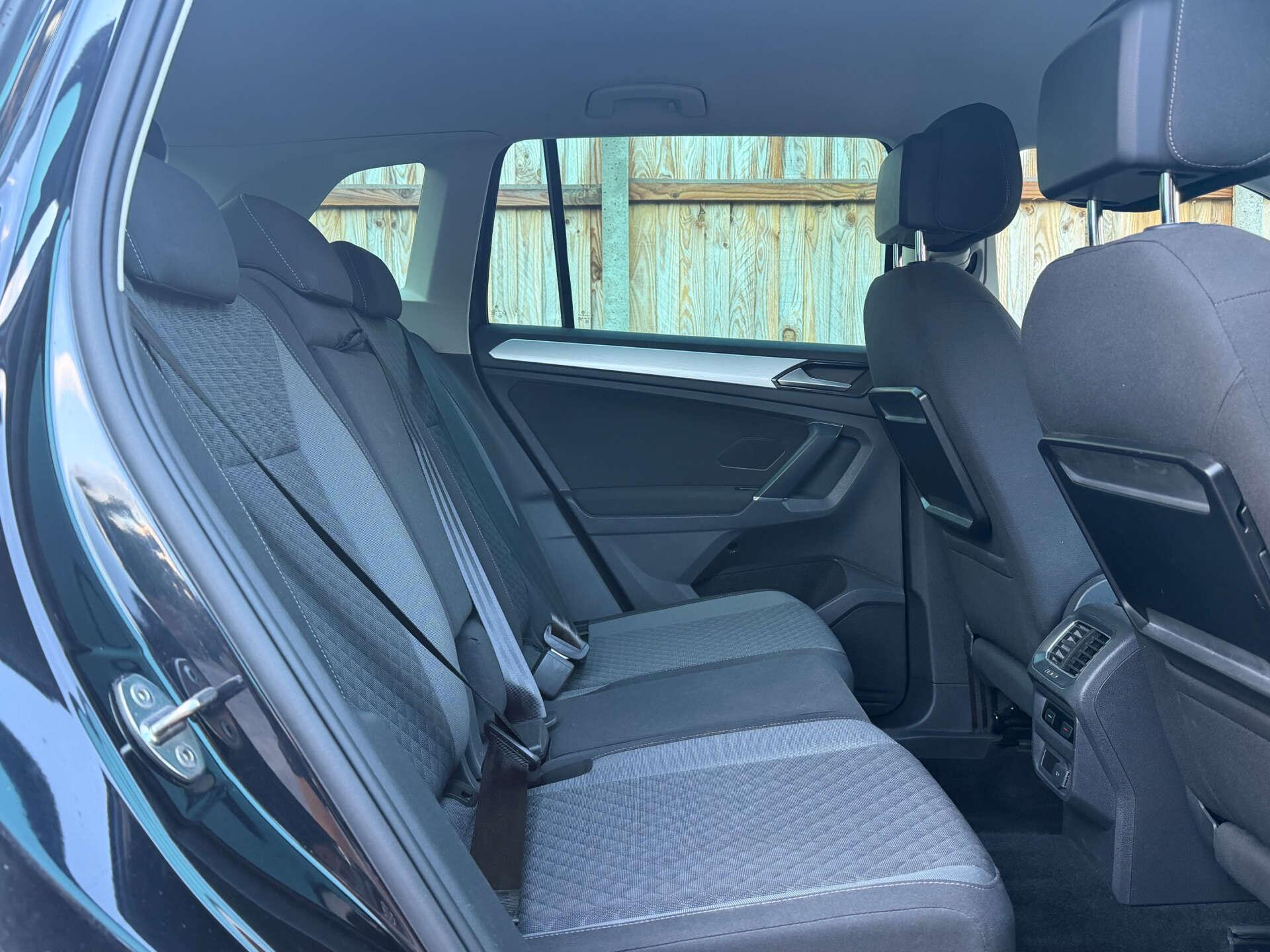 Volkswagen Tiguan view 23