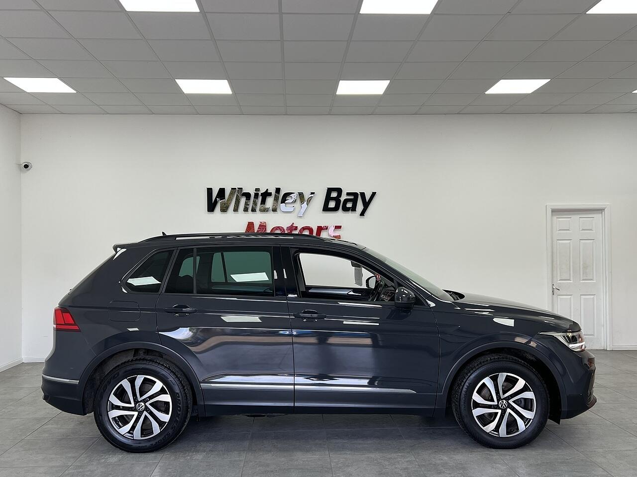 Volkswagen Tiguan view 2