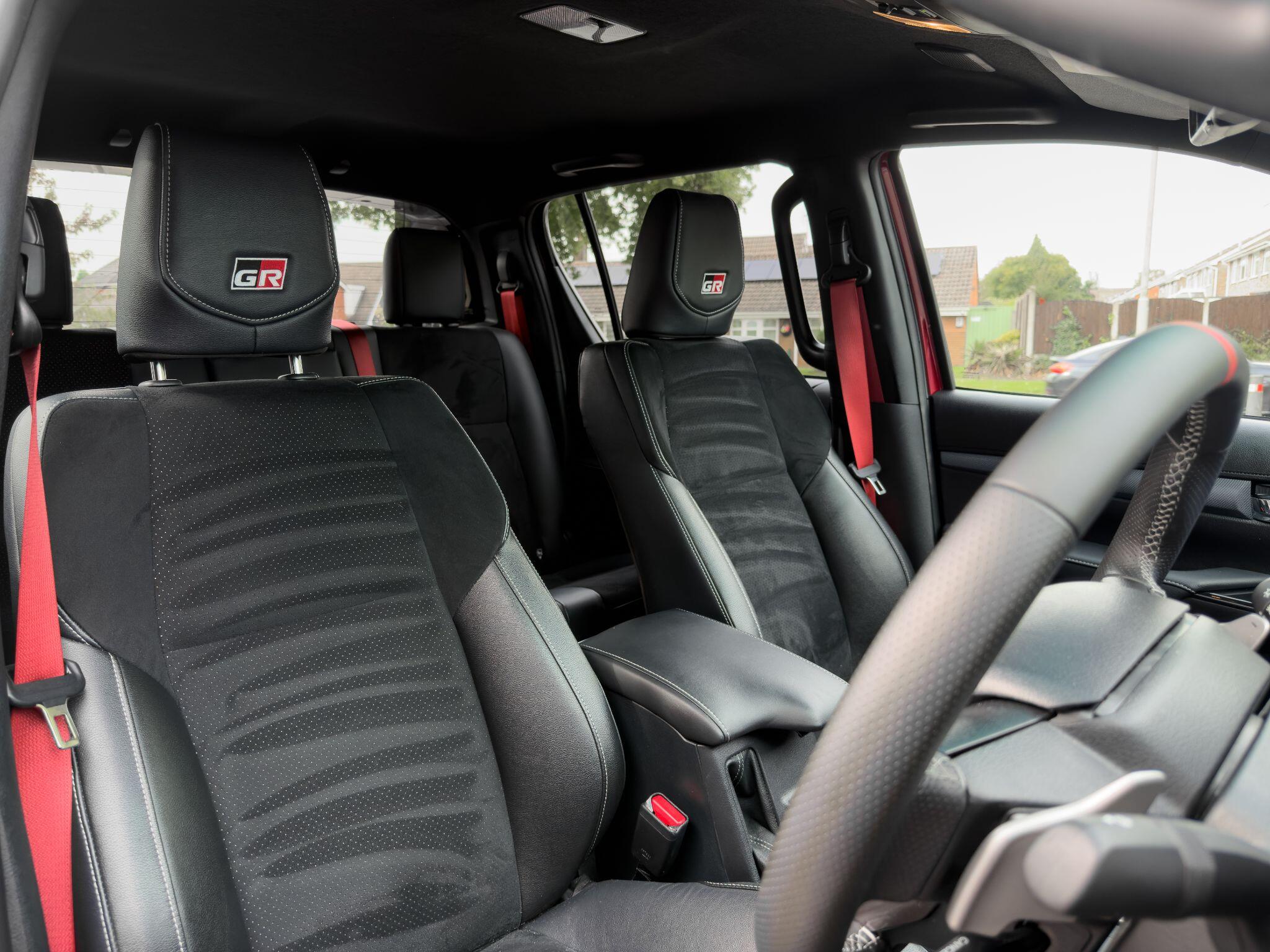 Toyota Hilux view 4