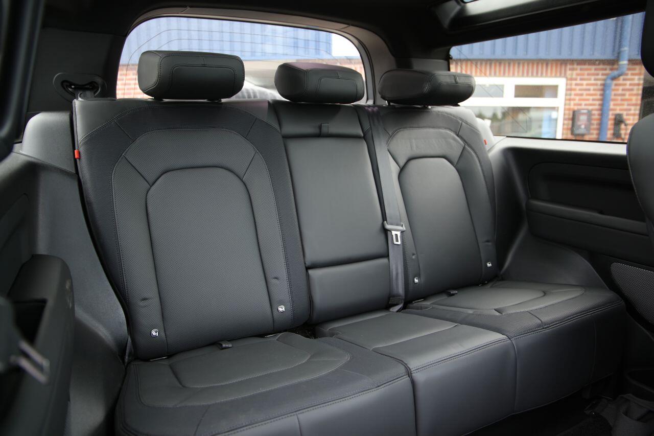 Land Rover Defender view 30