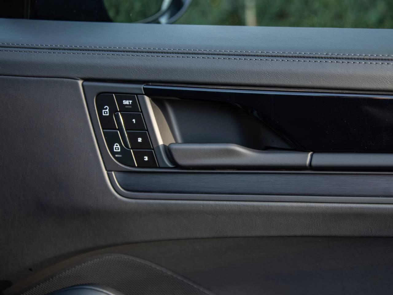 Porsche Cayenne view 25