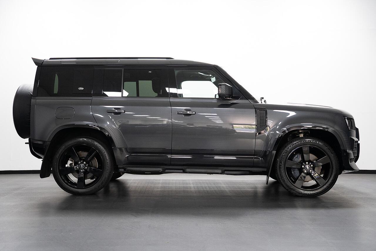 Land Rover Defender view 37