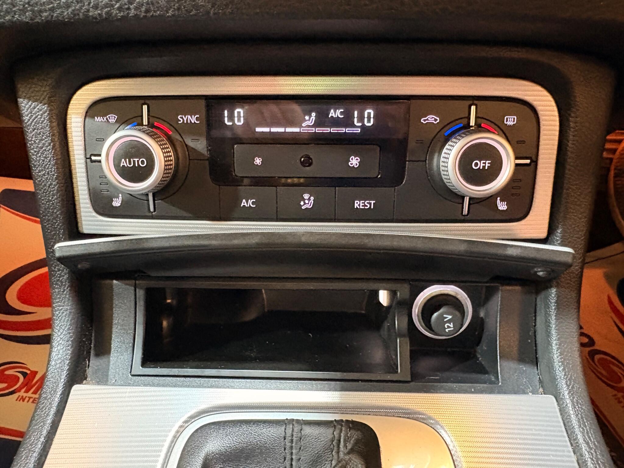 Volkswagen Touareg view 21