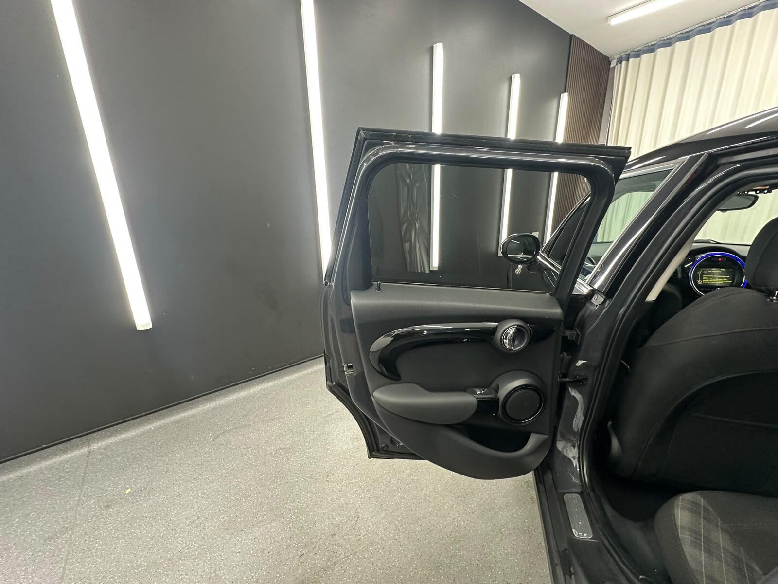 MINI Hatch view 21