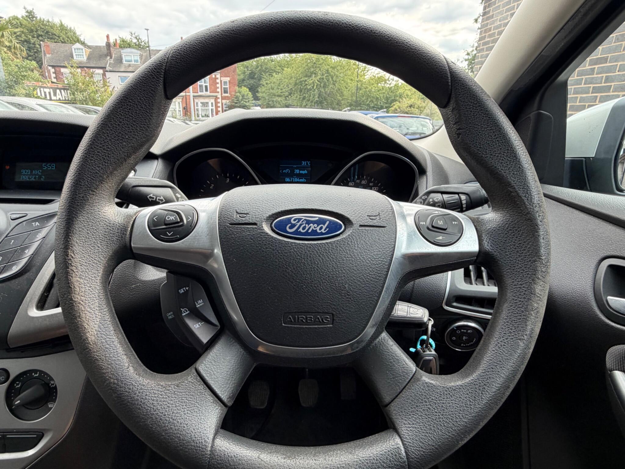 Ford Focus view 30