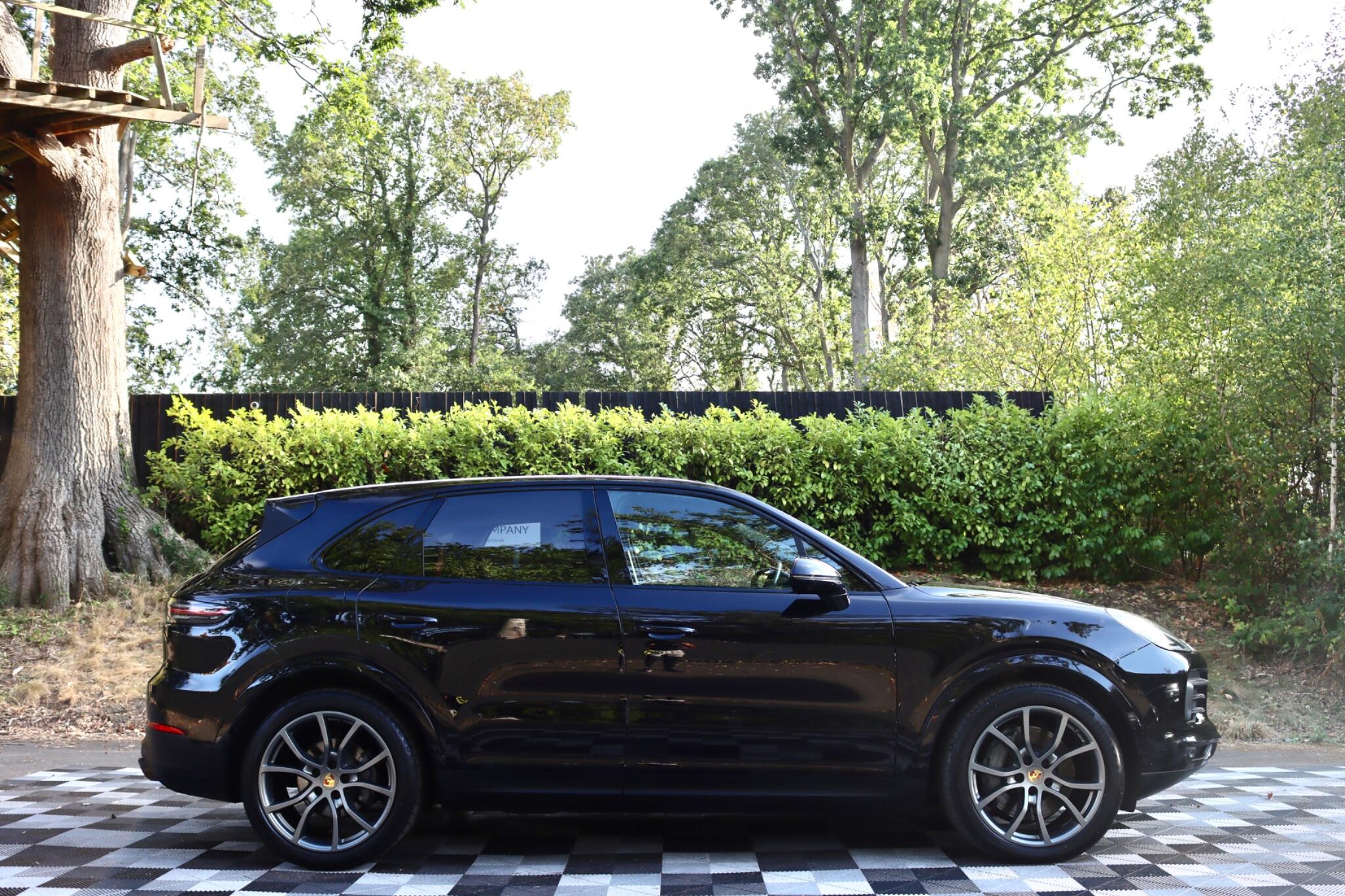 Porsche Cayenne view 22
