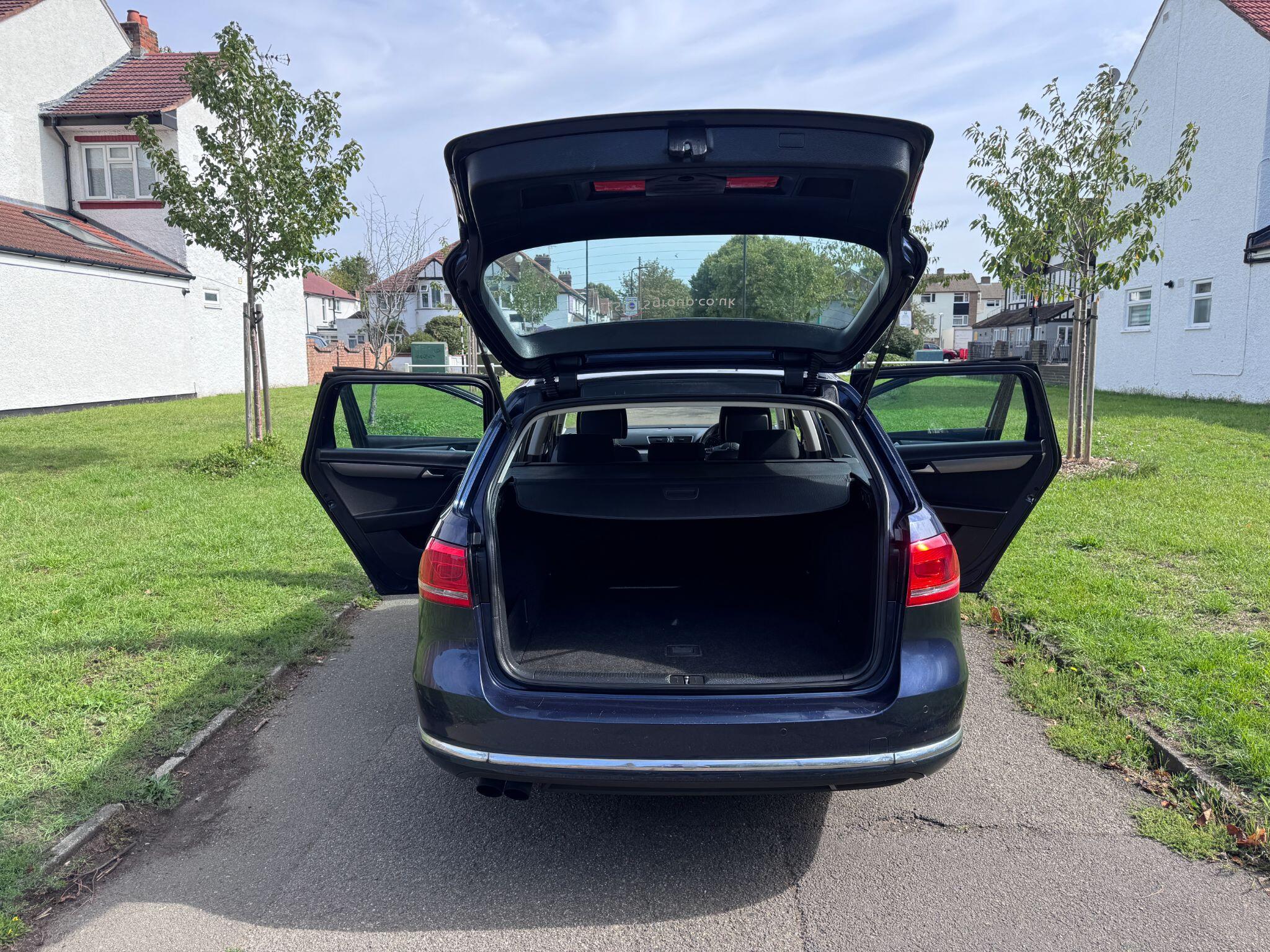 2011 Volkswagen Passat image 22