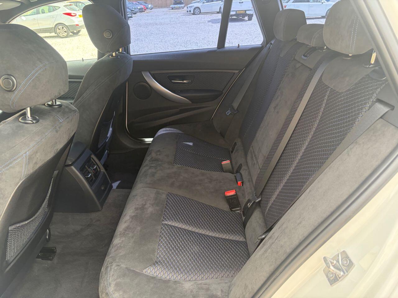 BMW 3 Series view 24