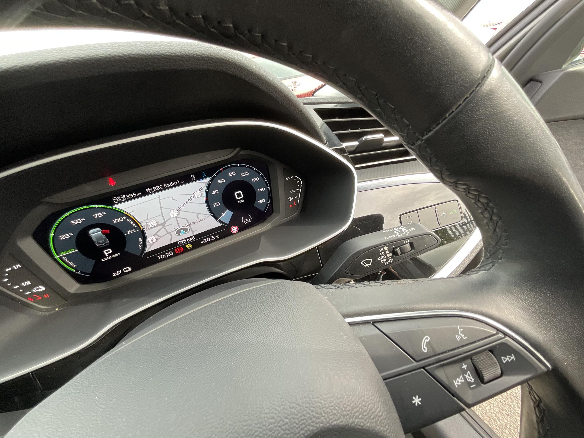 Audi Q3 view 23