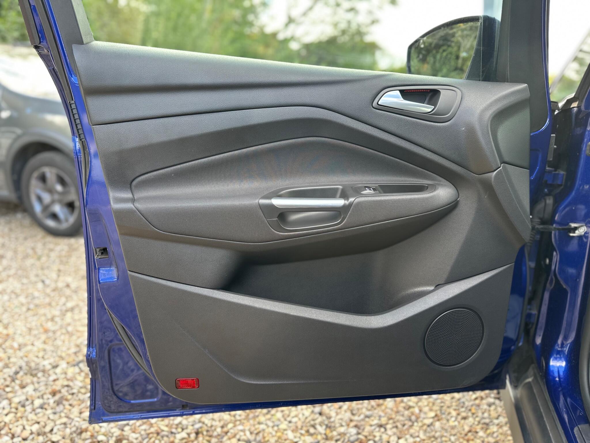 Ford Grand C-Max view 63