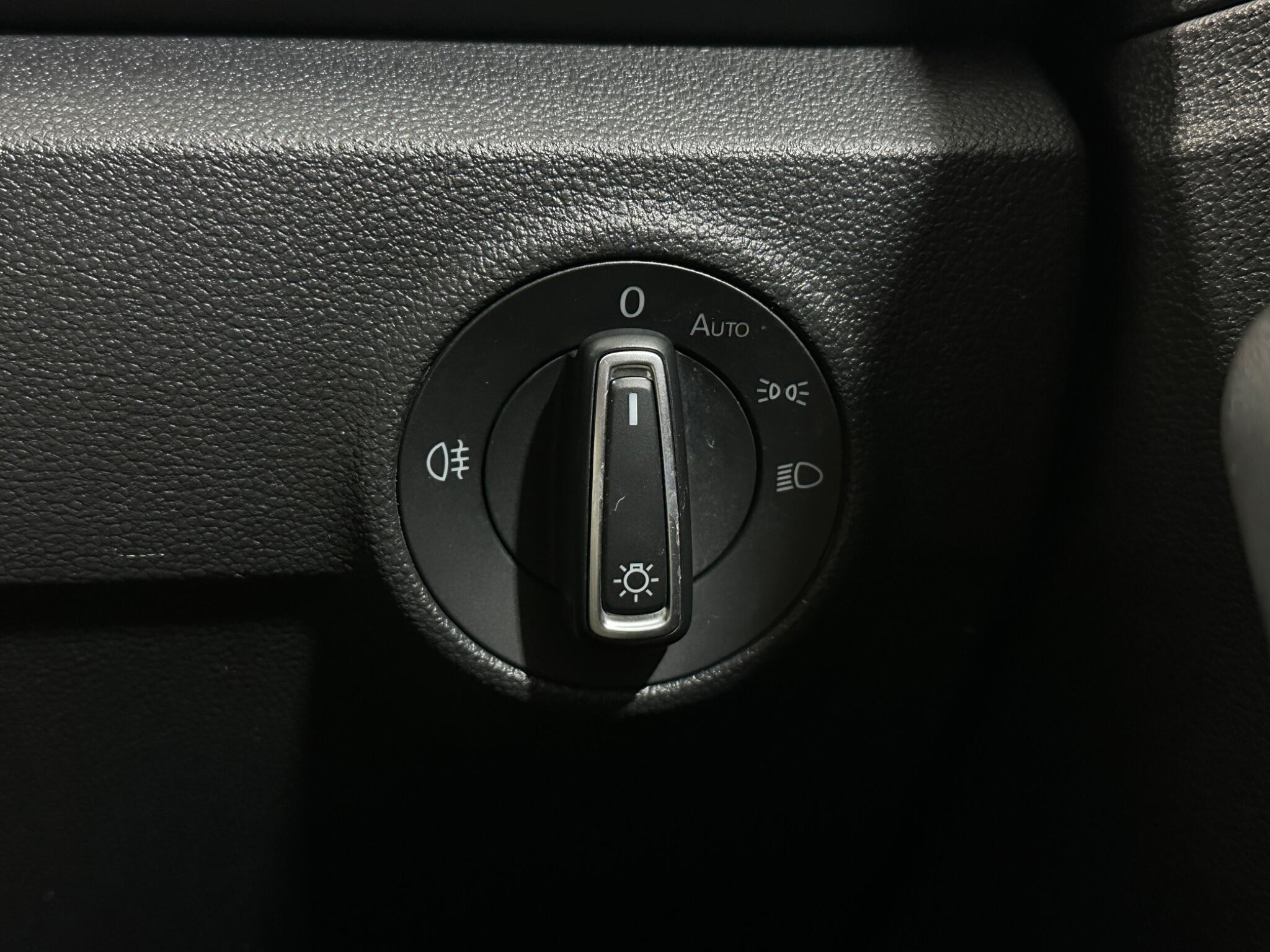 Volkswagen T-Roc view 18