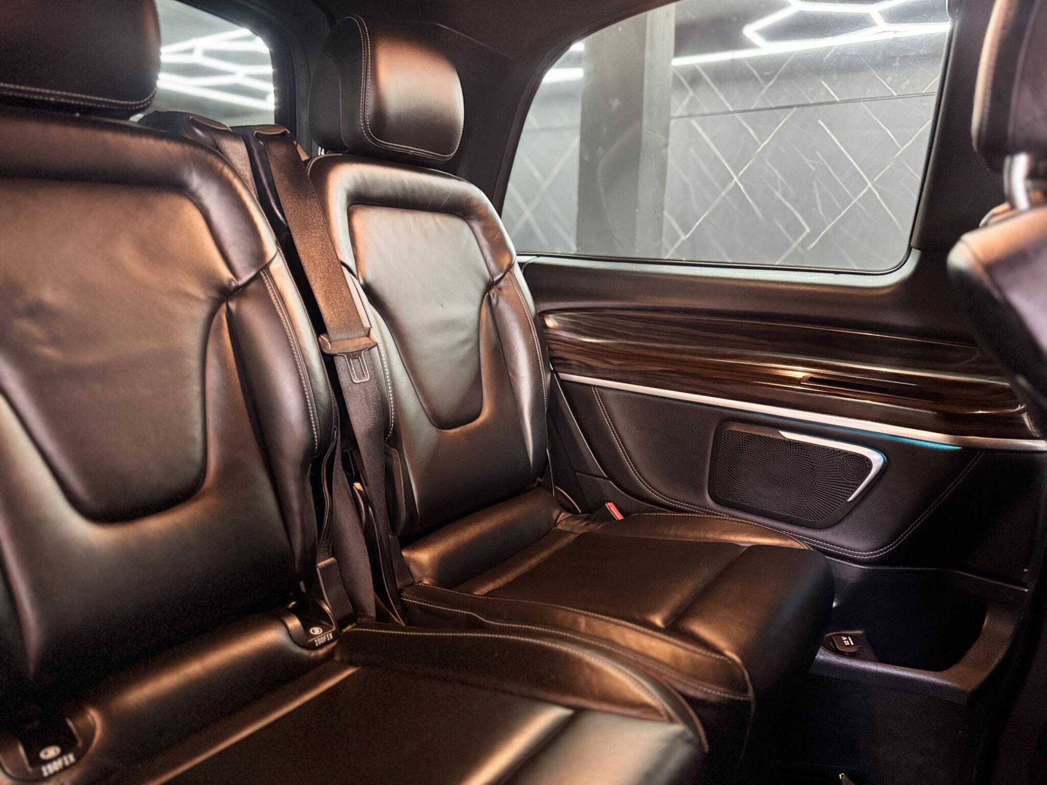 Mercedes-Benz V-Class view 36