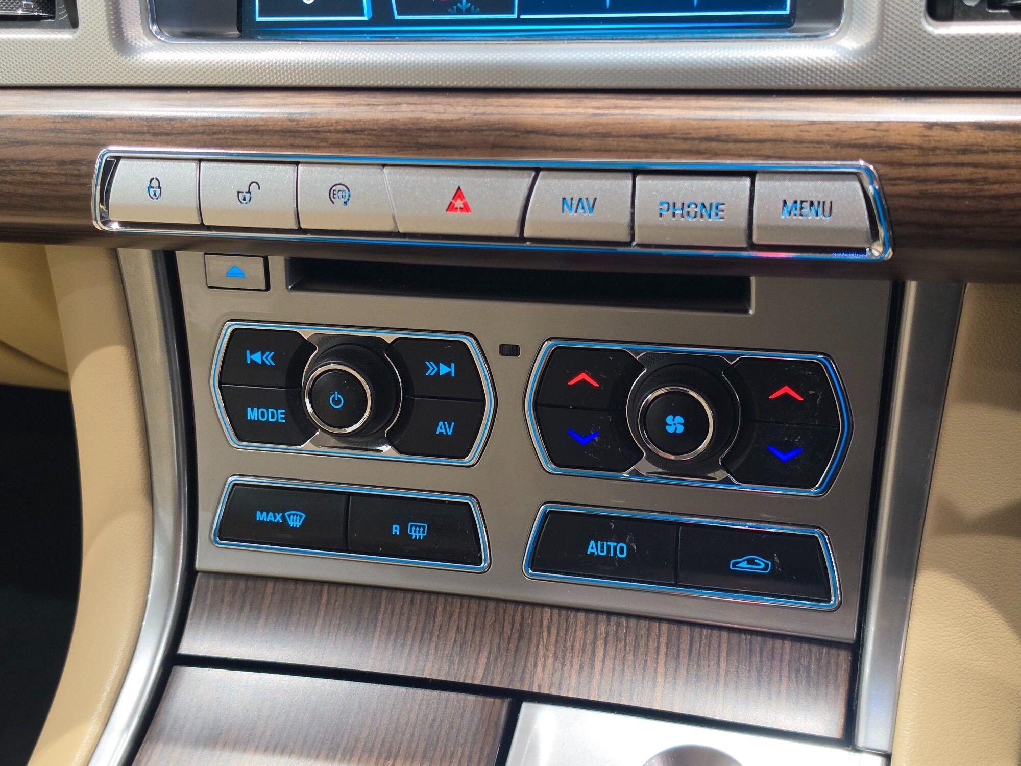 Jaguar XF view 27