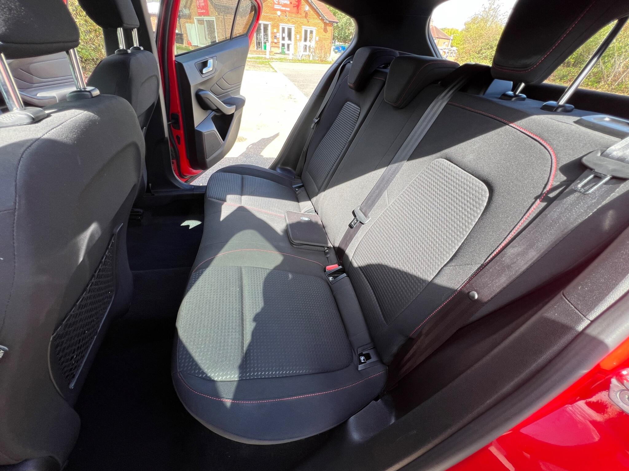 Ford Focus view 23