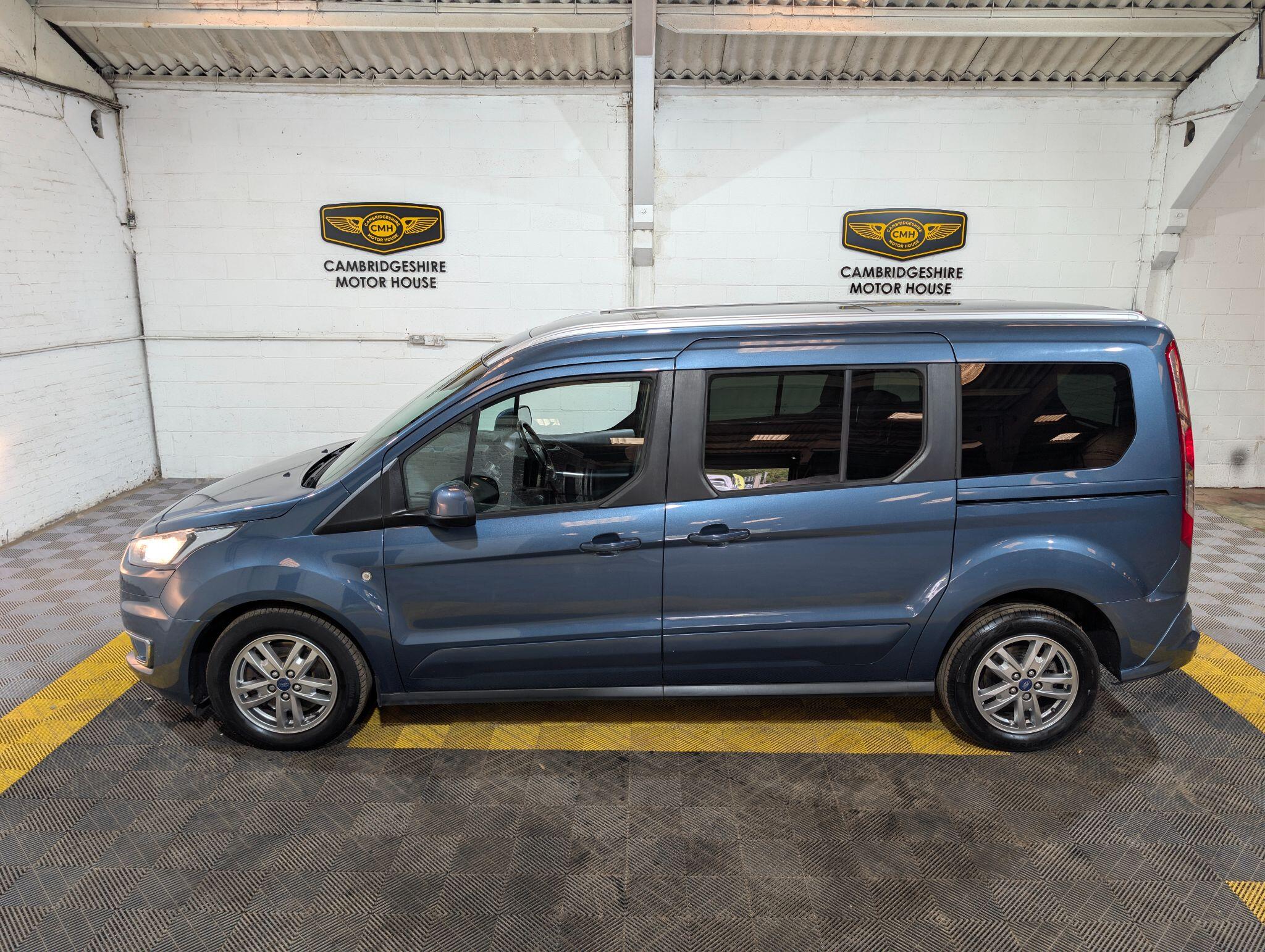 Ford Grand Tourneo Connect view 9