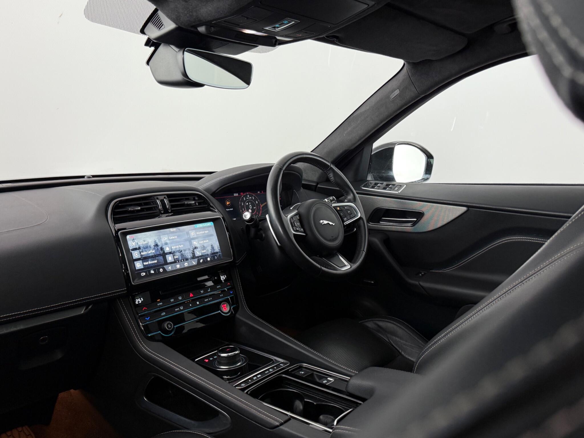 Jaguar F-Pace view 4