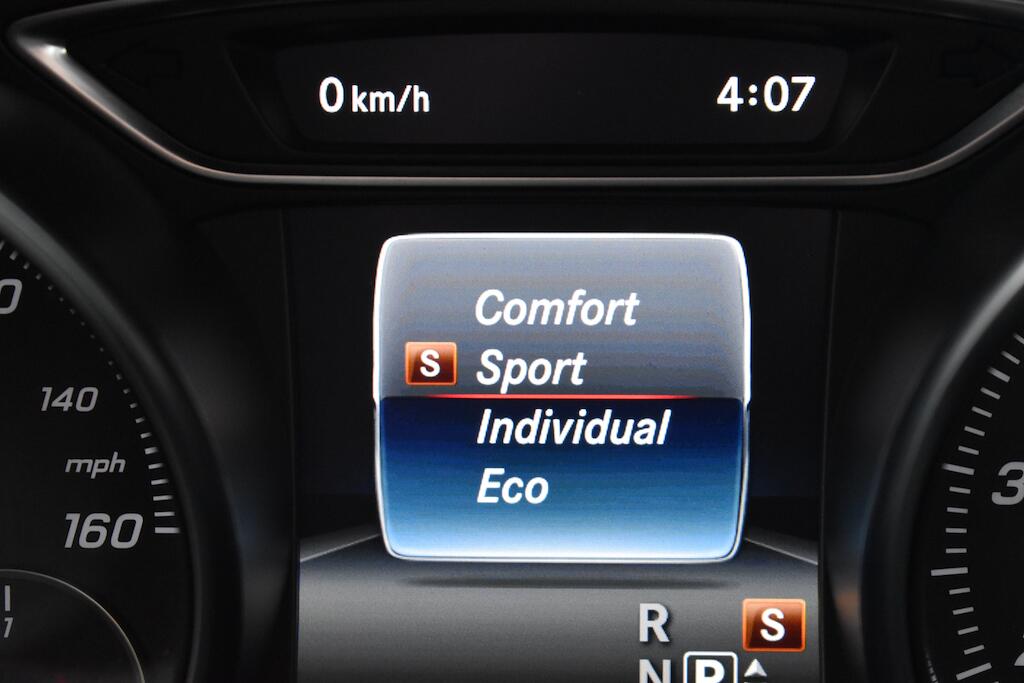 Mercedes-Benz Gla view 53