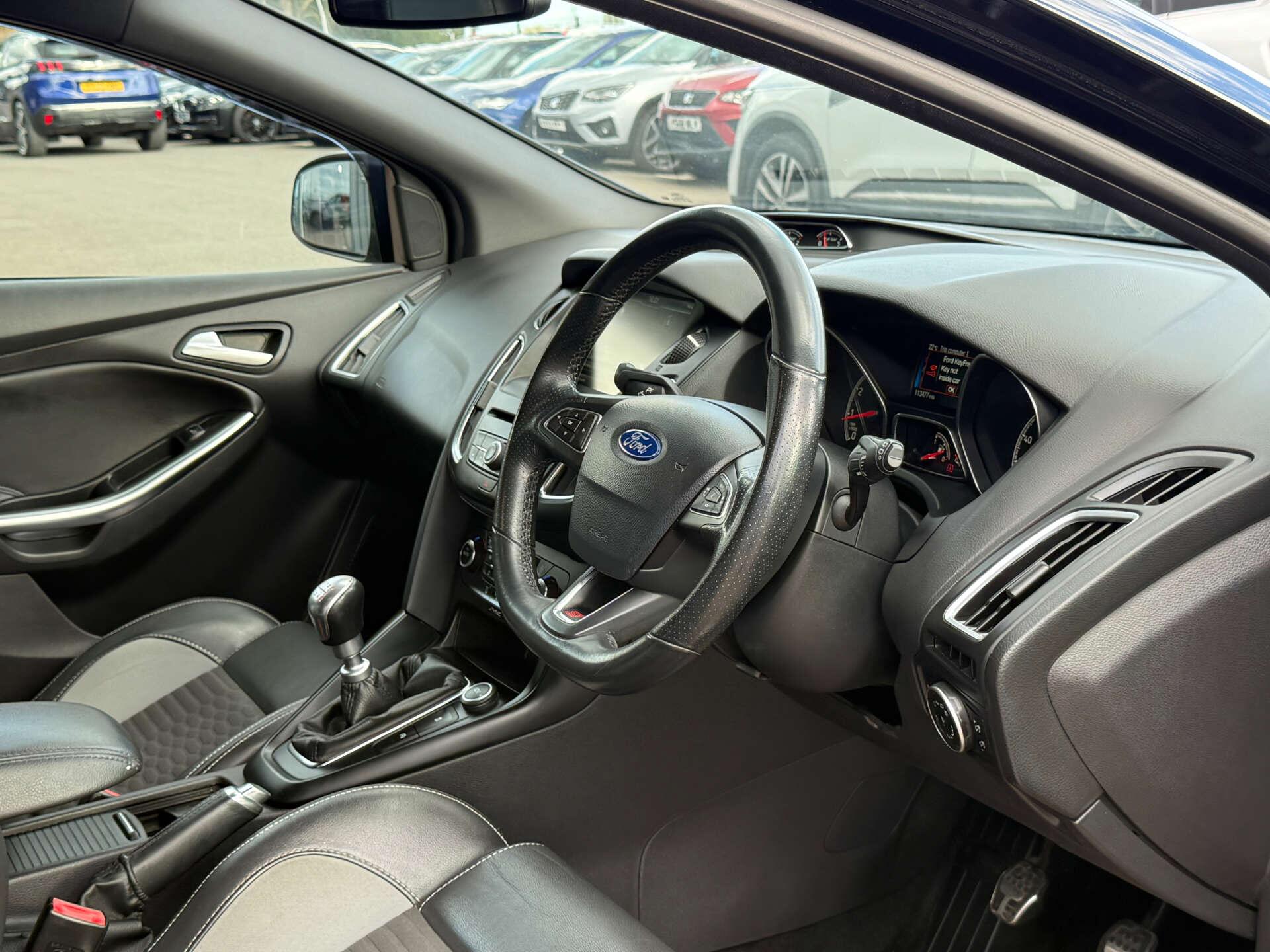 Ford Focus view 38