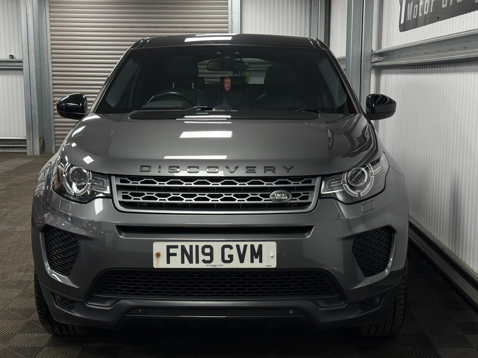 Land Rover Discovery Sport view 4