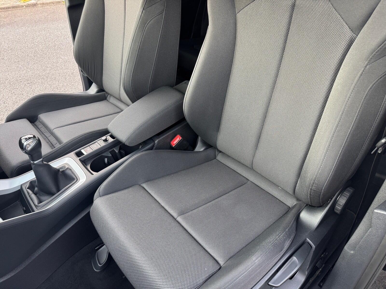 Audi Q3 view 27