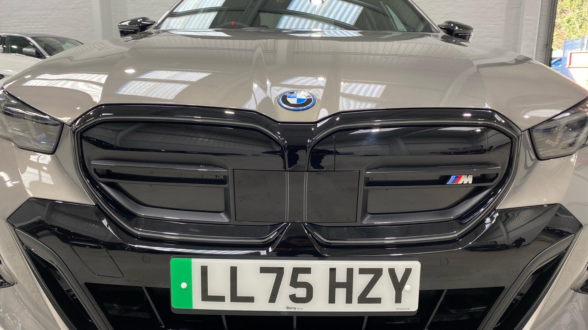 BMW i5 view 39
