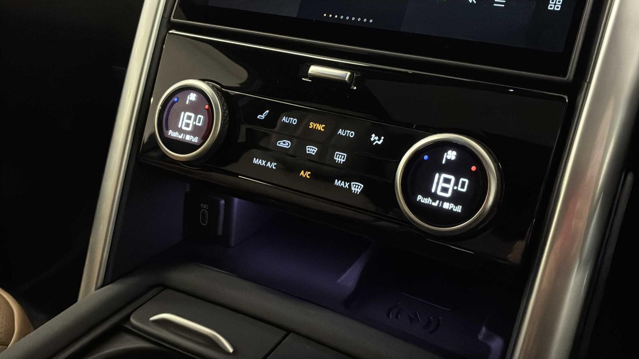 Land Rover Discovery view 30