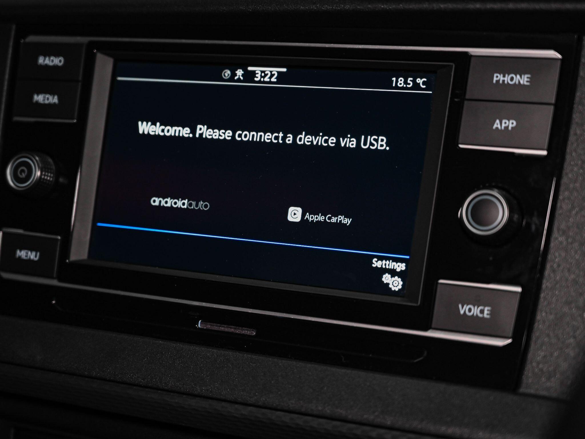 Volkswagen Transporter view 16