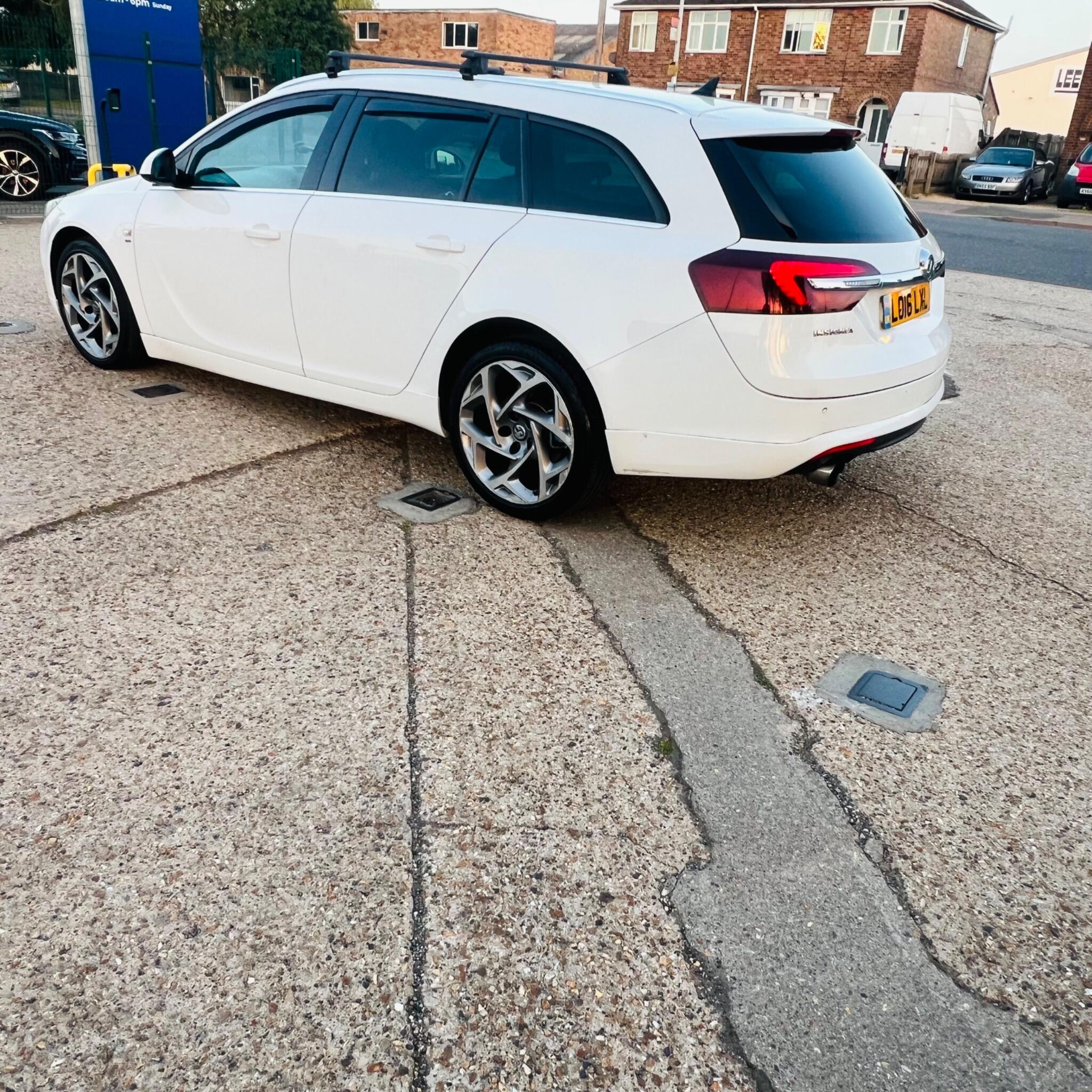Vauxhall Insignia view 10