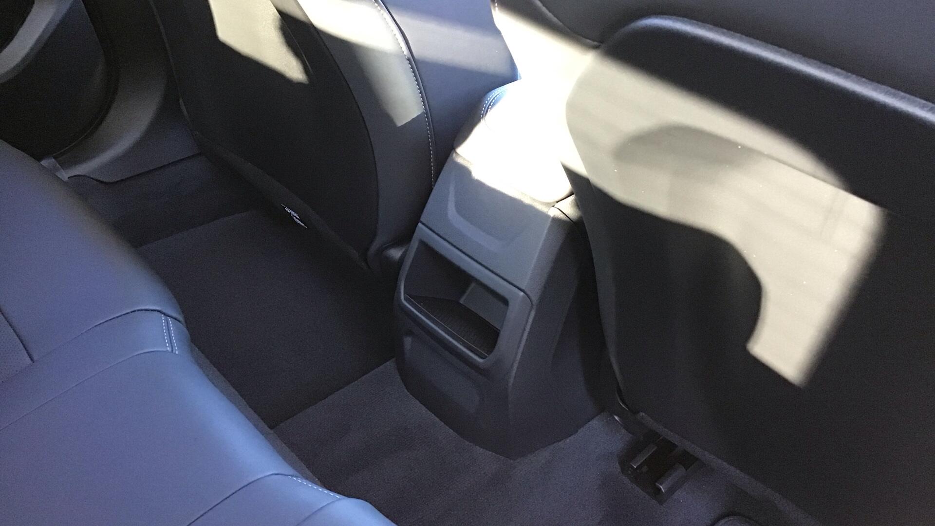 BMW 2 Series view 28