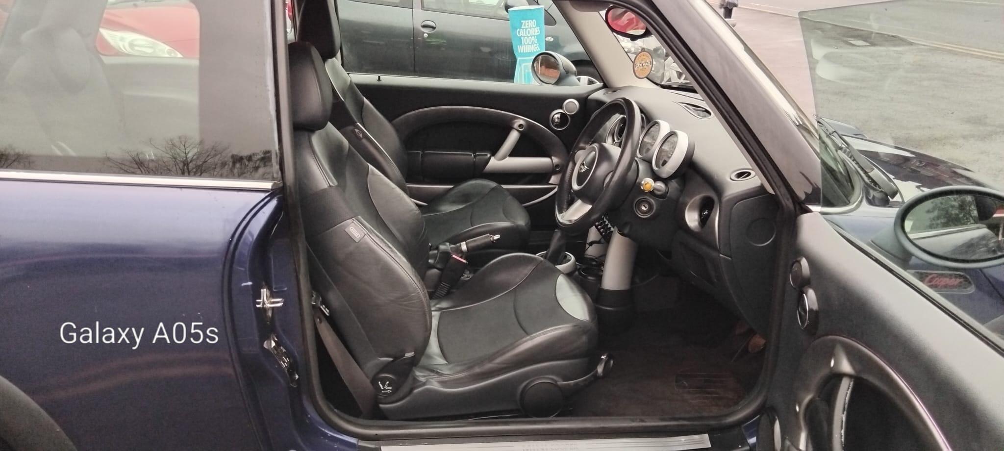 2005 MINI Hatch image 12