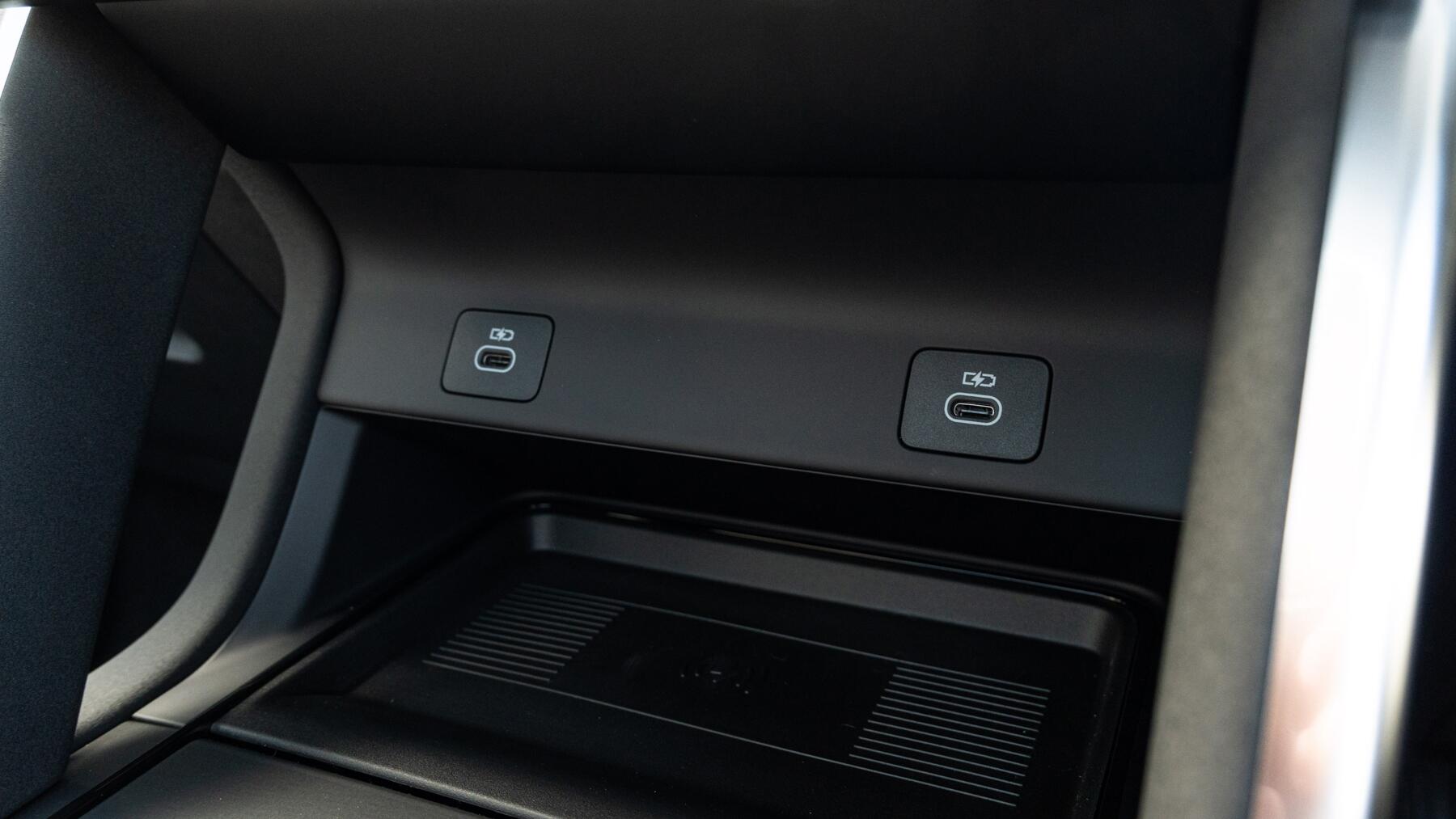 Land Rover Discovery Sport view 42