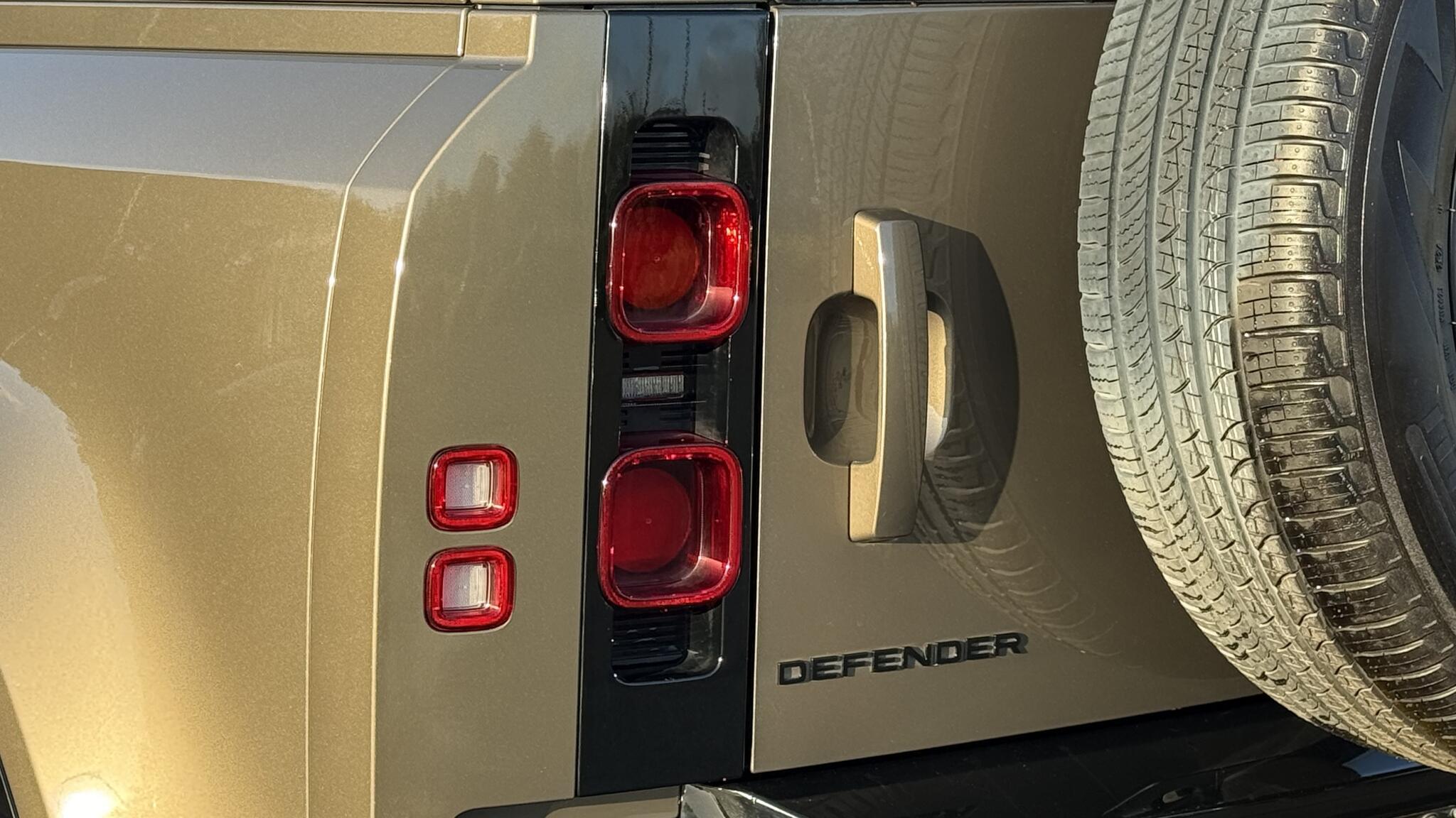 Land Rover Defender view 17