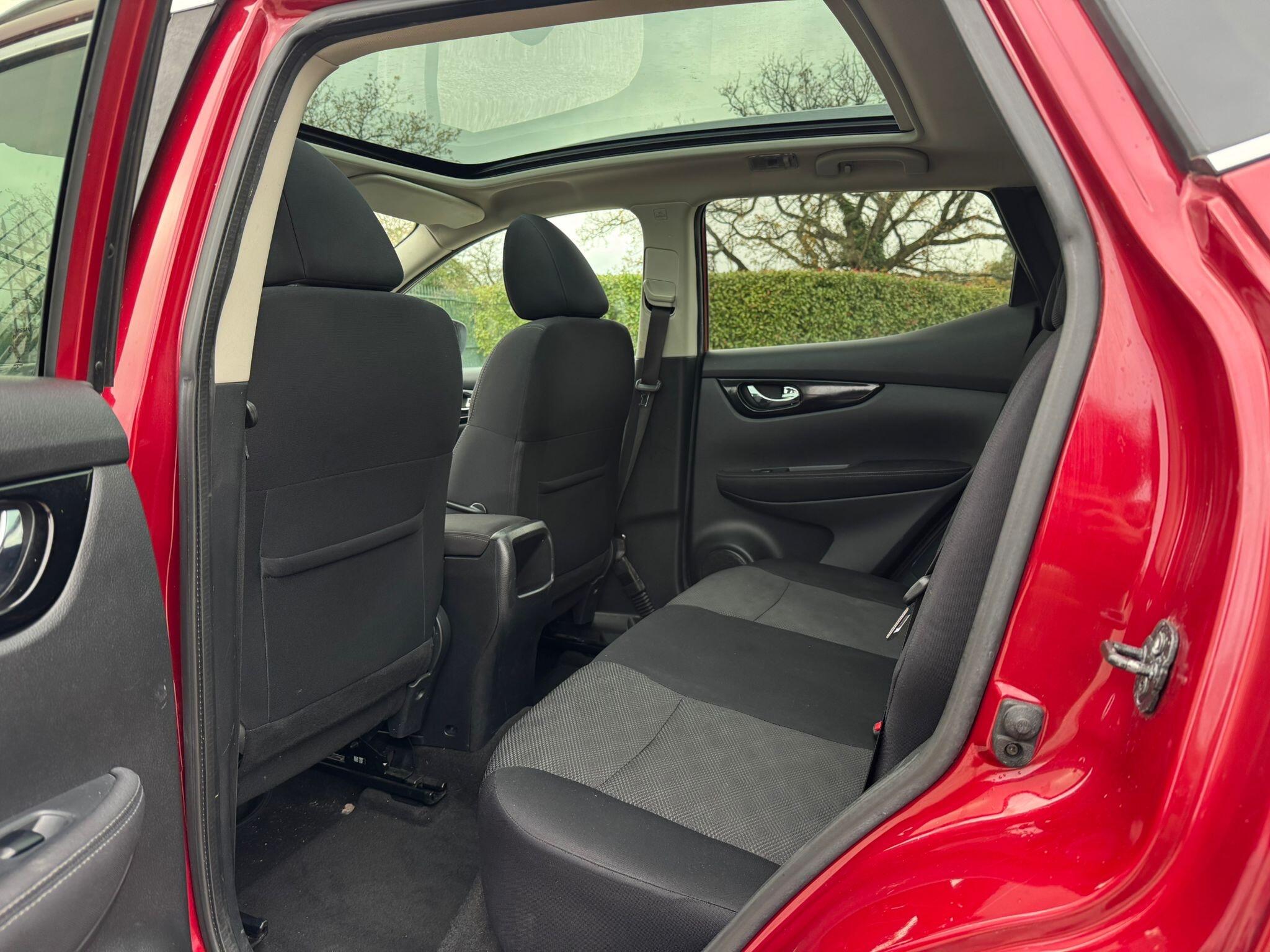 2016 Nissan Qashqai 1.2 DIG-T N-Connecta 2WD Euro 6 (s/s) 5dr • 42,835 miles image 21