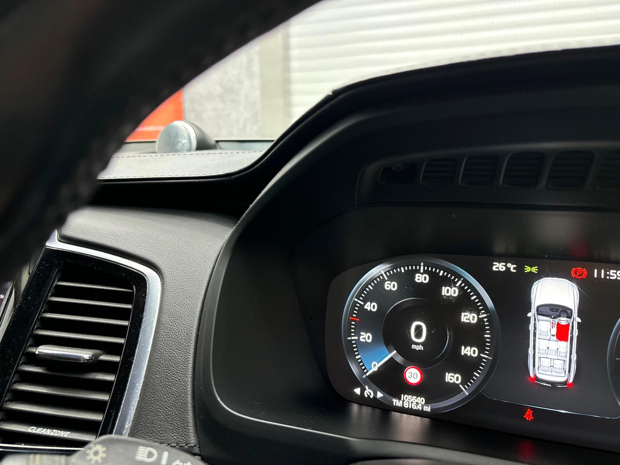 Volvo XC90 view 18