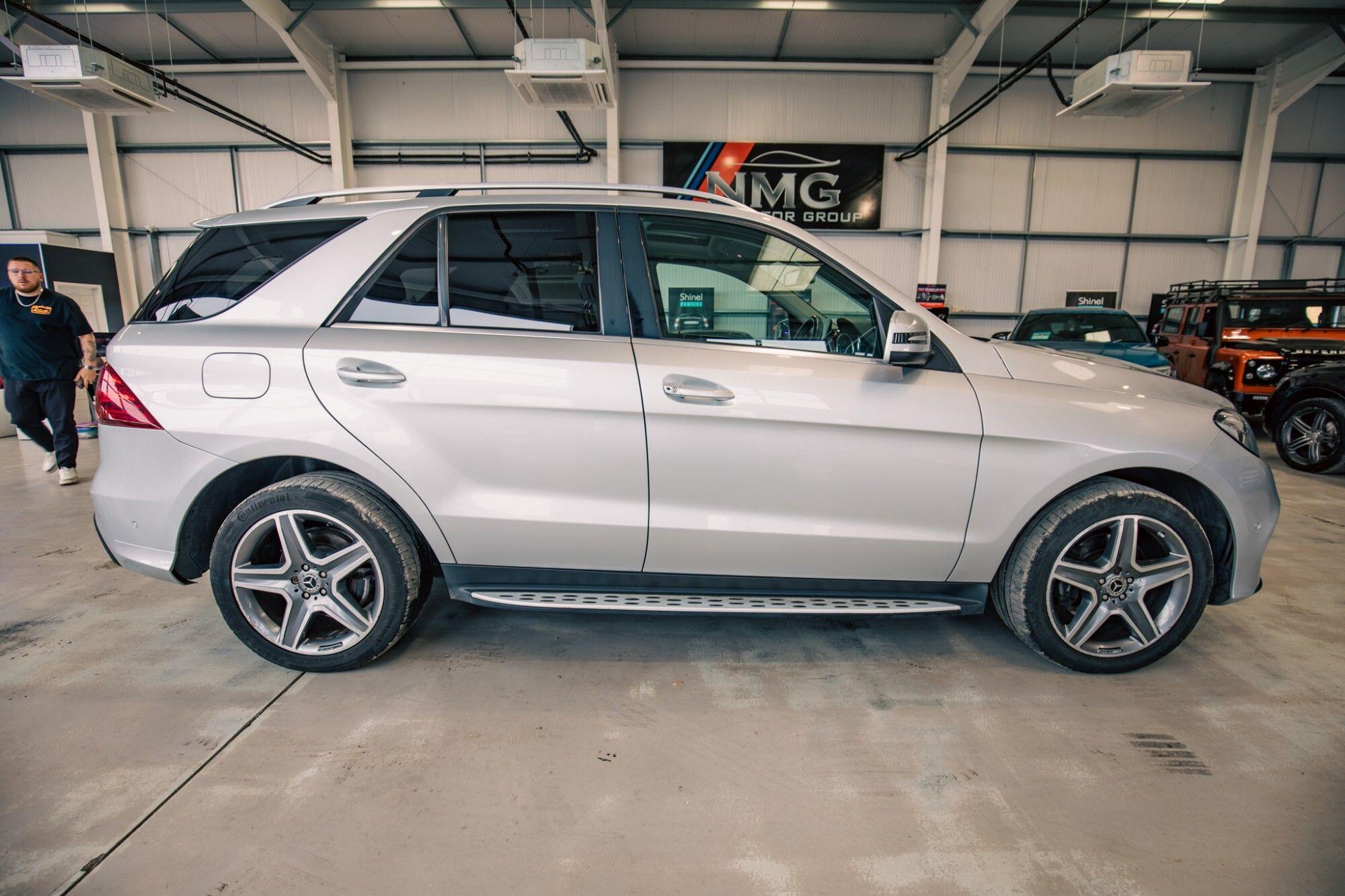 Mercedes-Benz GLE view 23