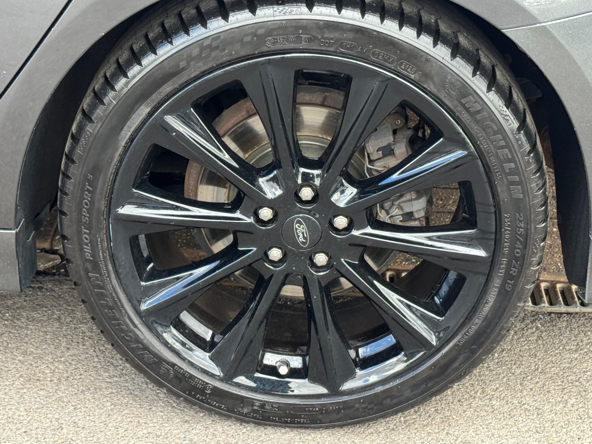 Ford Mondeo view 45