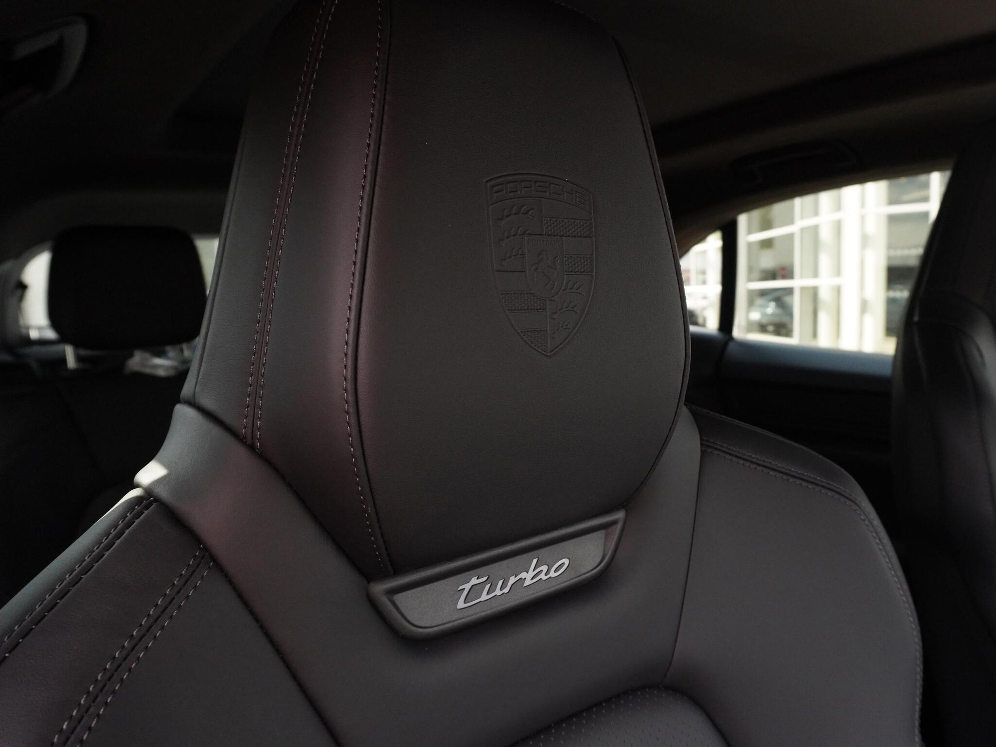 Porsche Macan view 13