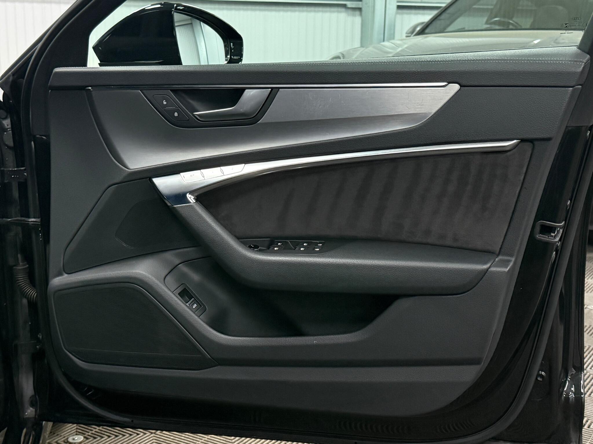 Audi A6 view 28